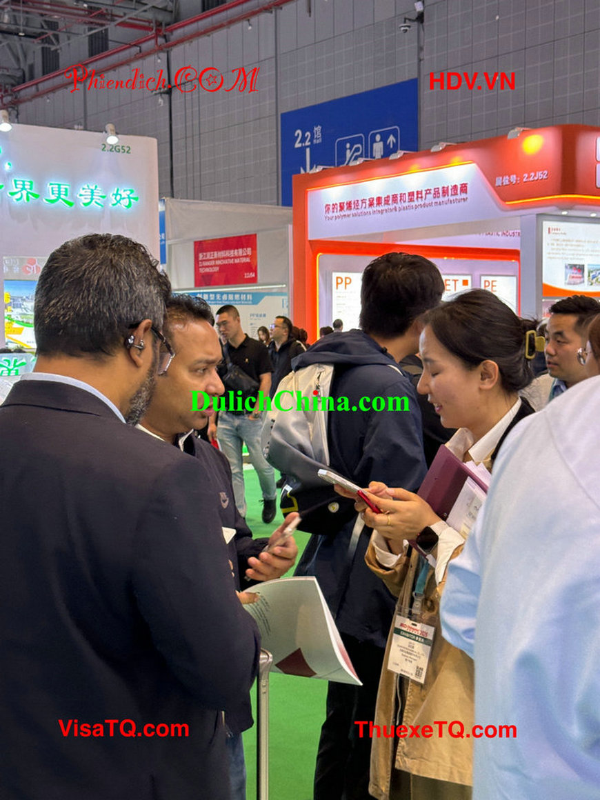 phien-dich-trien-lam-thuong-hai2031