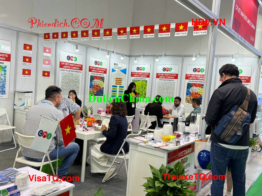 phien-dich-trien-lam-thuong-hai2032