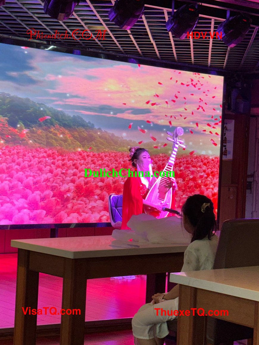 Vi vu Trường Sa Hồ Nam Trung Quốc cùng phiên dịch viên người Trung.