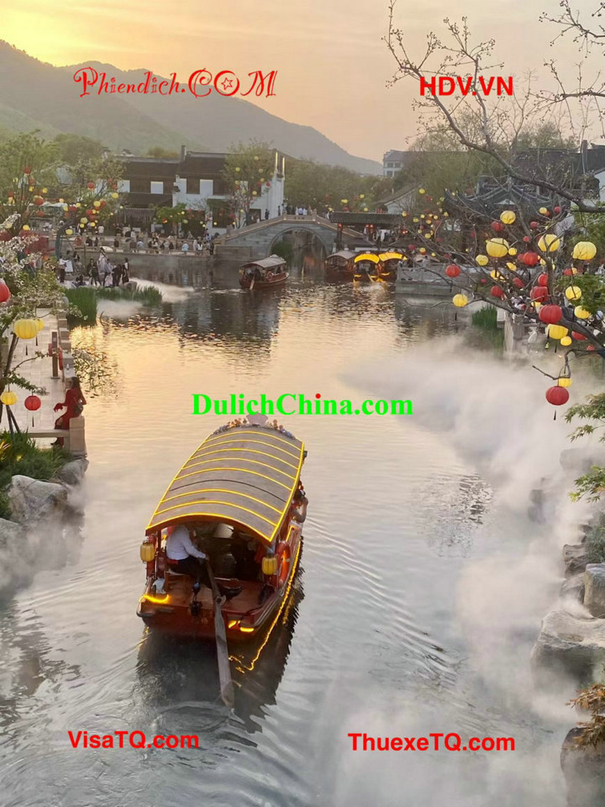 Phiên dịch viên tiếng Trung tại Hàng Châu phục khách Việt thăm nhà máy và du lịch.
